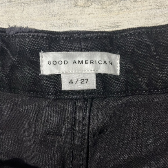 Good American Good 90’s Icon Distressed Shorts Size 4  NWT - Picture 6 of 12